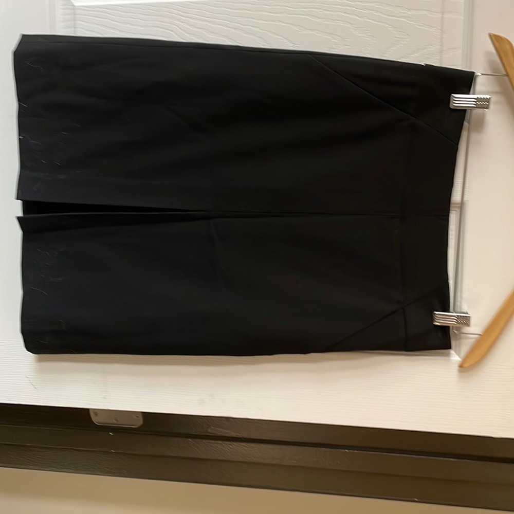 Black a line slash pocket front pleat skirt